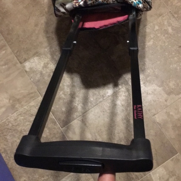 Kathy Van Zeeland  Over Night Bag with wheels - Picture 4 of 8